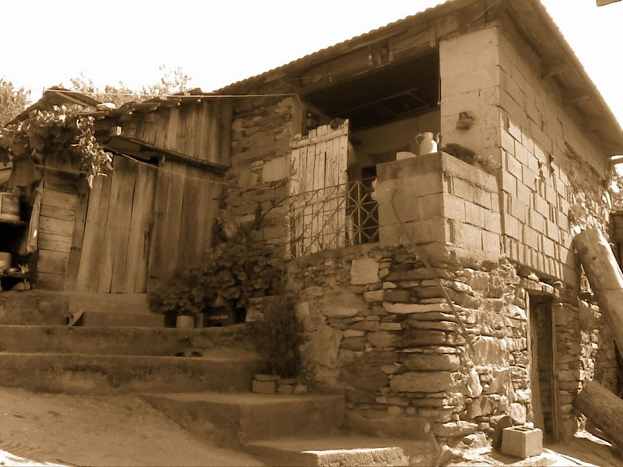 Eski Bir Köy Evi