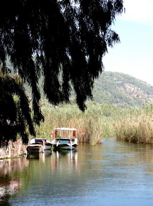 Akyaka da Sandallar [Vildan Sönmez]